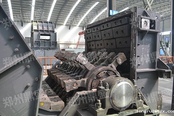 可逆锤式破碎机11